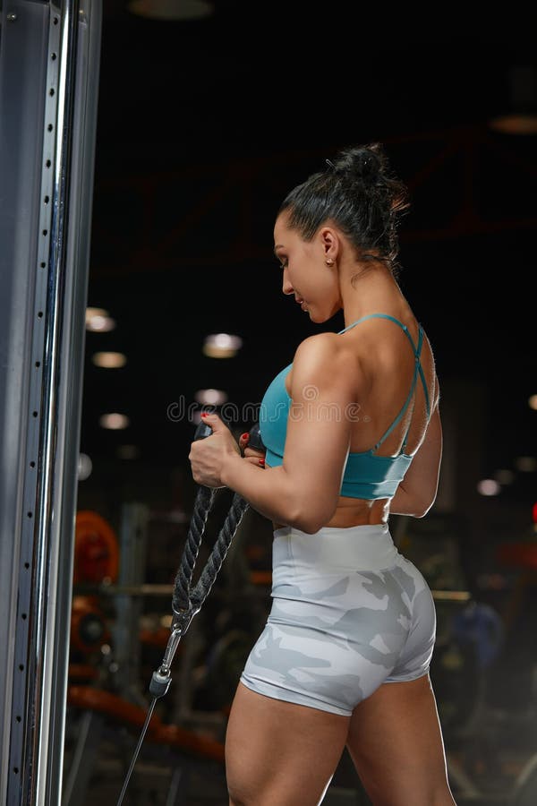 女生怎麼練肌肉又不會變壯？高效塑形秘訣：完整啞鈴訓練計劃