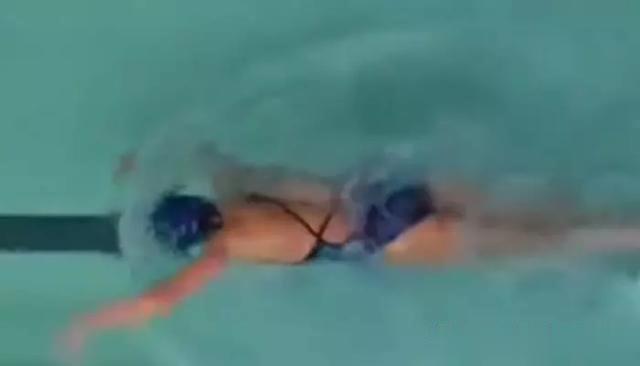 游泳中的流線型姿勢指南：化身水中的魚雷