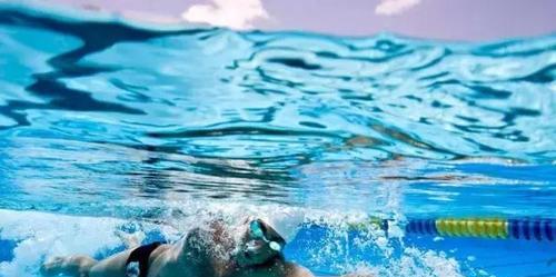 如何克服游泳中換氣困難的問題？完整教學與高效秘訣