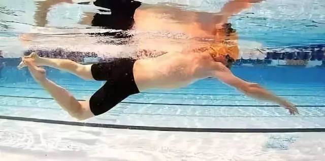 如何通過游泳訓練強化肩部力量並預防受傷？完整教學與訓練計劃