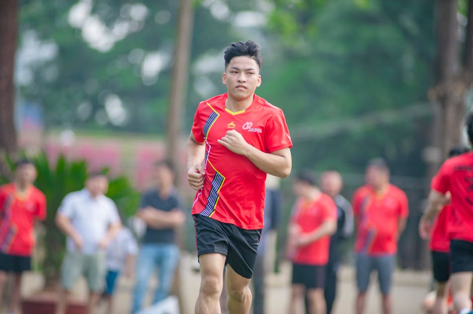 如何設計一個提升跑步選手速度與耐力的高效訓練計劃？