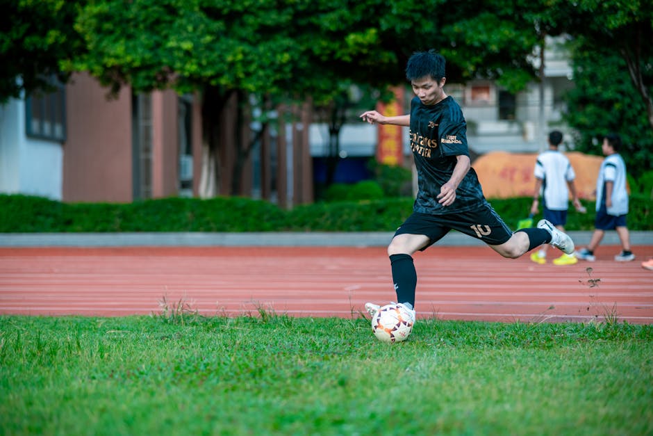 如何設計一套為足球選手量身定制的速度與敏捷性訓練計劃？高效滾輪訓練攻略