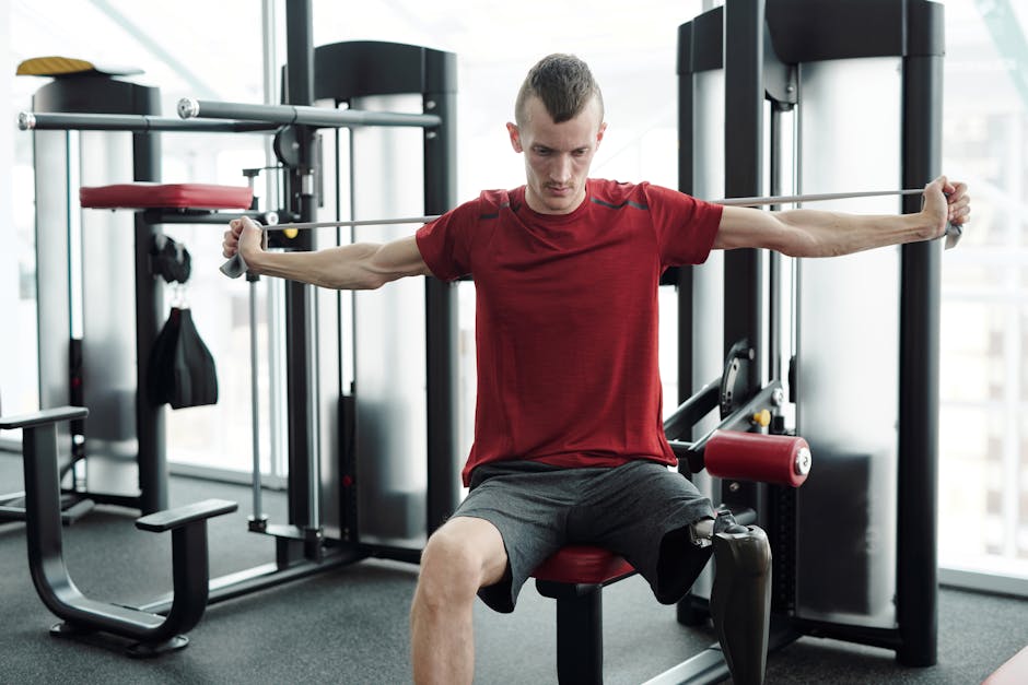 側平舉總是聳肩代償？一個動作修正你的肩膀發力：胸椎鬆動術！