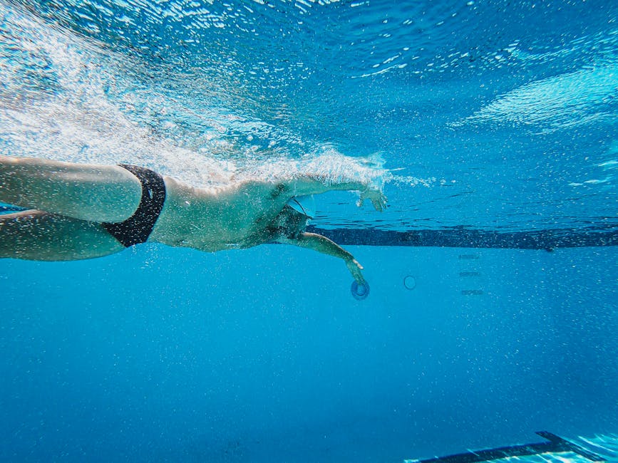 如何設計一個針對游泳選手的上肢力量與穩定性訓練計劃？高效滾輪訓練完整教學